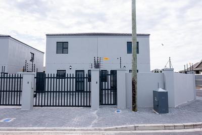Townhouse For Sale in Grassy Park, Cape Town